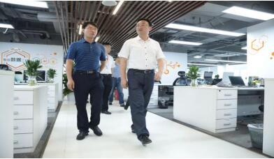 北京市經信局領導蒞臨數(shù)據(jù)堂北京技術服務公司調研指導